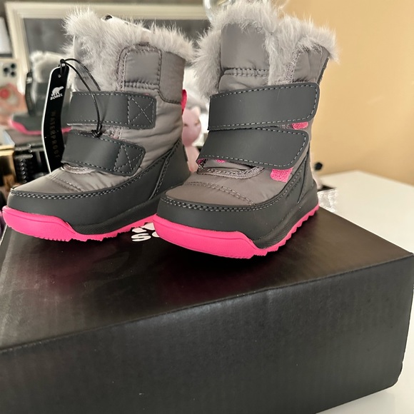 Brand new with tags and box - Picture 2 of 3